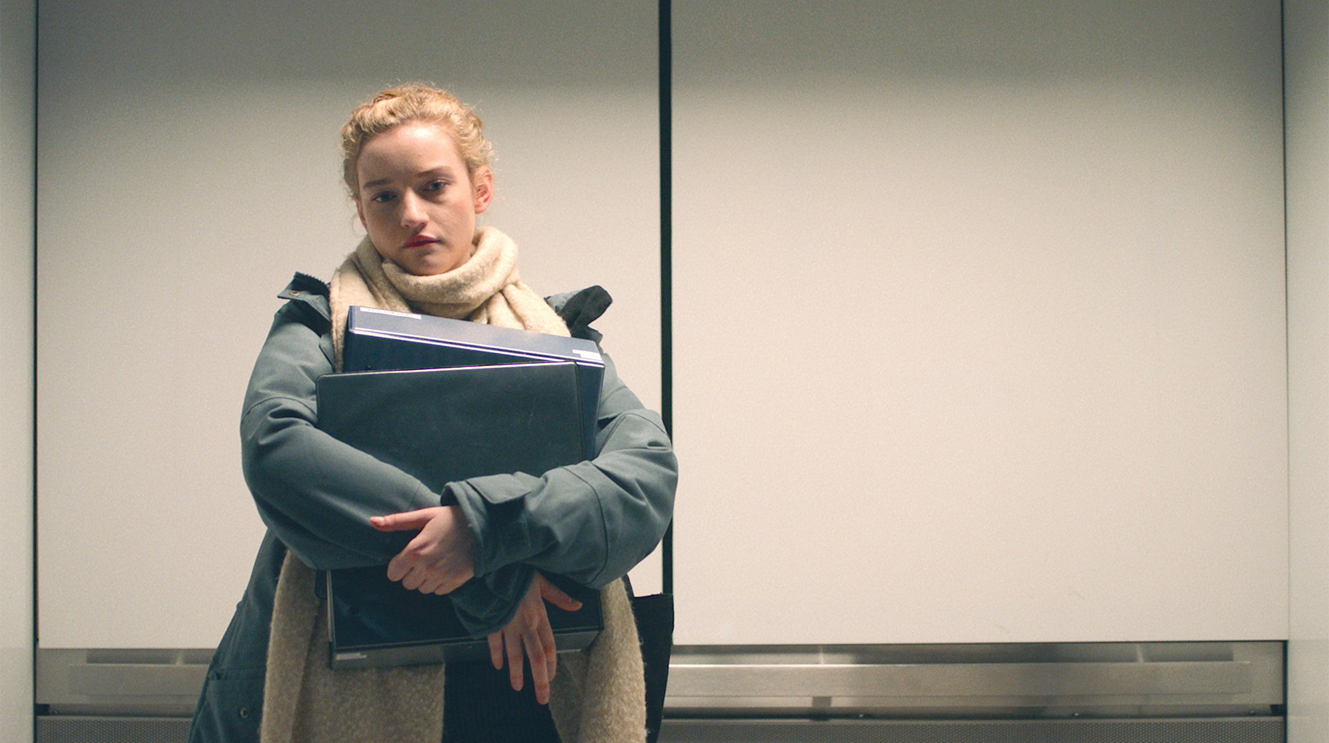 「アシスタント」新人アシスタントがオフィスで体験するハラスメントの坩堝