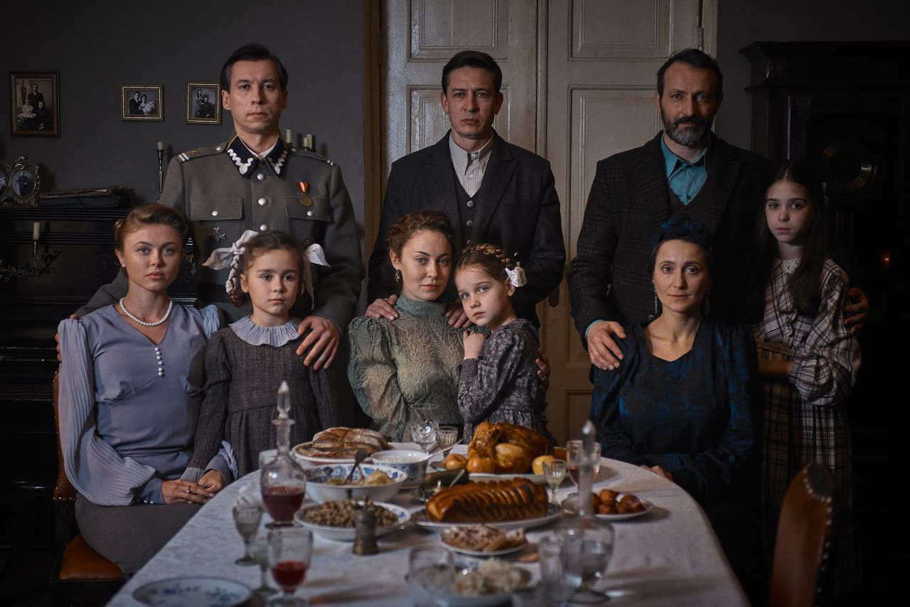 「キャロル・オブ・ザ・ベル　家族の絆を奏でる詩」　ナチスとソ連に翻弄されるウクライナ、ポーランド、ユダヤ人の3家族の数奇の運命 