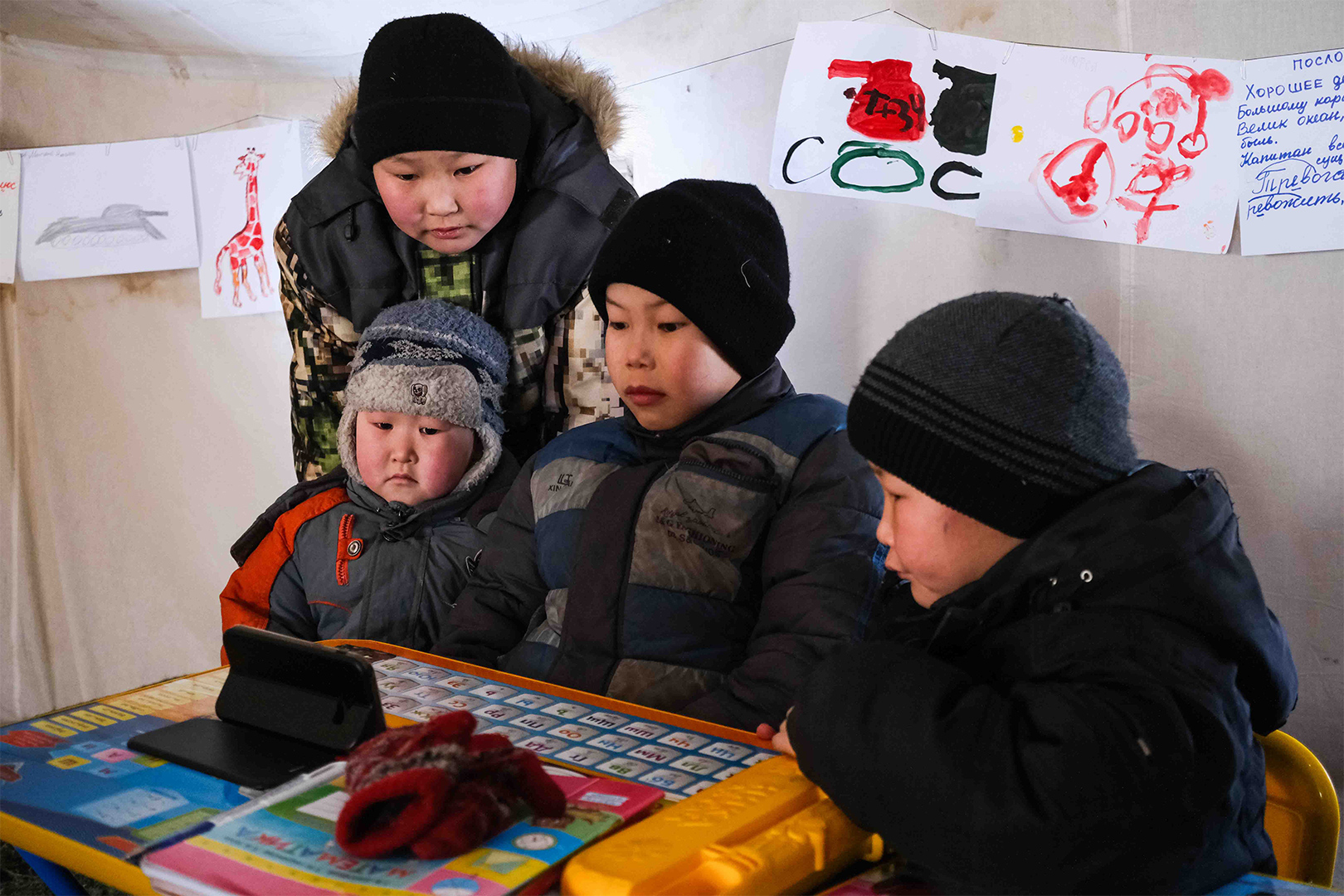 「世界のはしっこ、ちいさな教室」エミリー監督のオフィシャルインタビュー「『天職』という概念を探求したかった」
