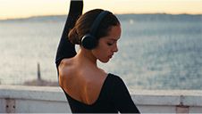 「裸足になって」声を失ったバレエダンサーがたどり着く”魂のダンス”
