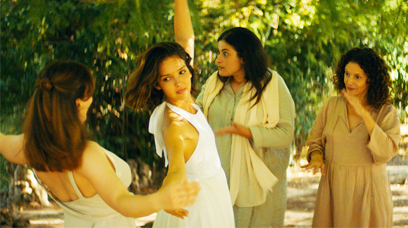 「裸足になって」声を失ったバレエダンサーがたどり着く”魂のダンス”