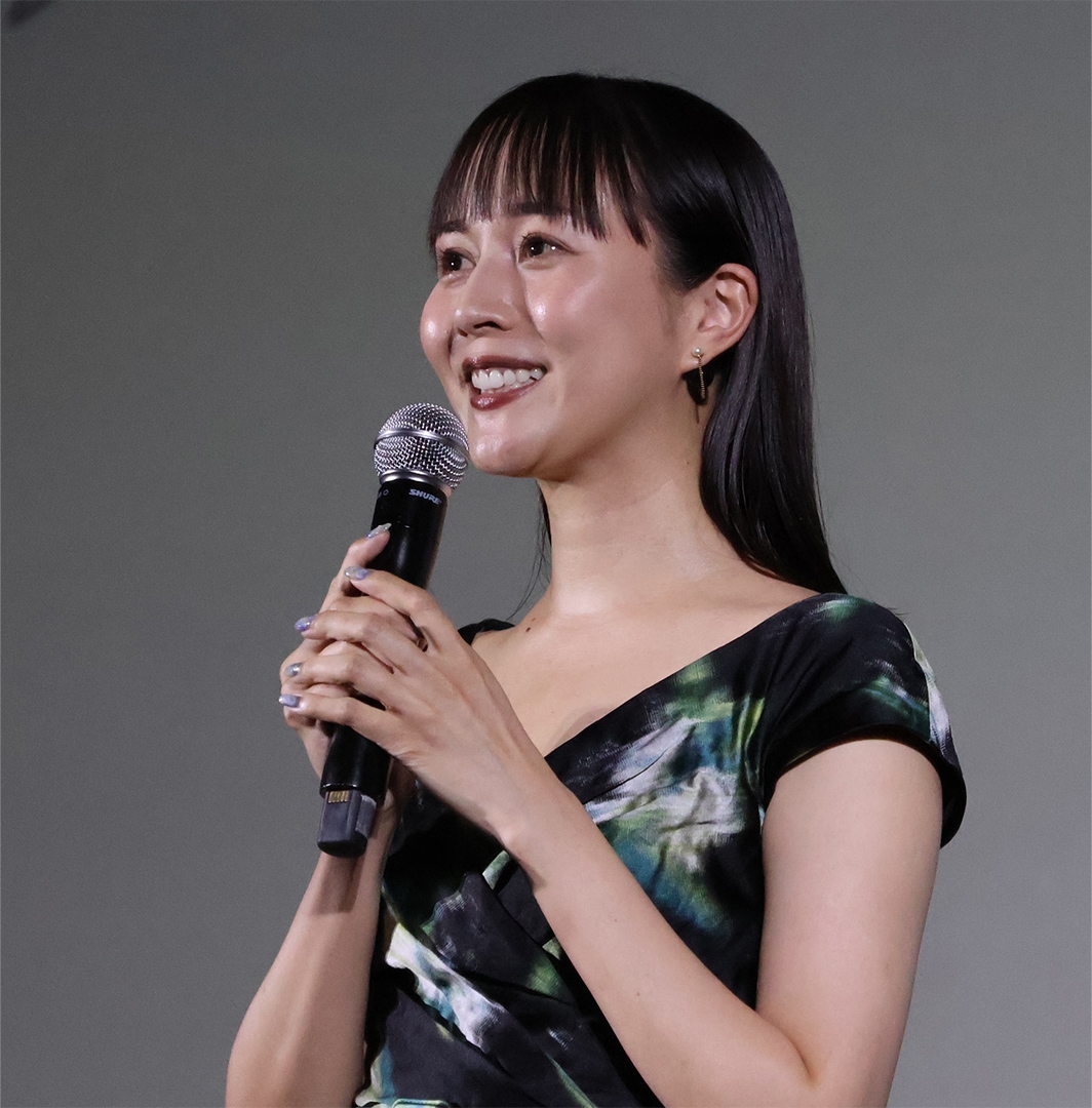 映画「親のお金は誰のもの 法定相続人」初日豚挨拶　比嘉愛未、三浦翔平ら登壇
