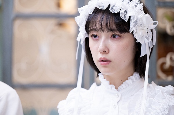 加藤⼩夏主演映画「コーヒーはホ ワイトで」来年2⽉公開　名探偵モナコの謎解きミステリー