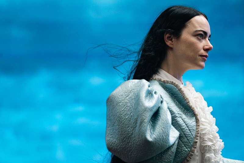 「哀れなるものたち」エマ・ストーン異次元の演技　性の解放と自由・平等を求める冒険の旅