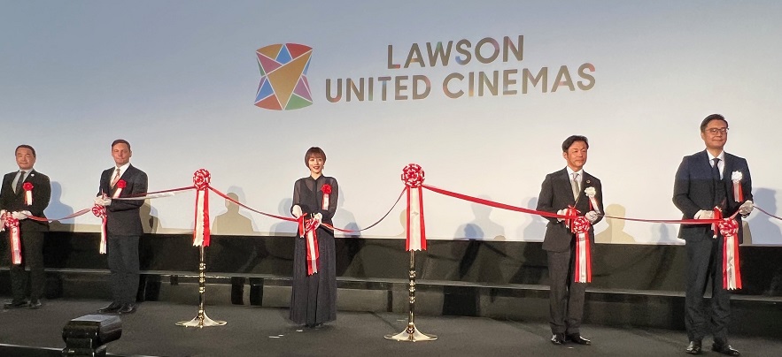 石原さとみ、映画館オープニング・テープカット &主演映画「ミッシング」舞台挨拶