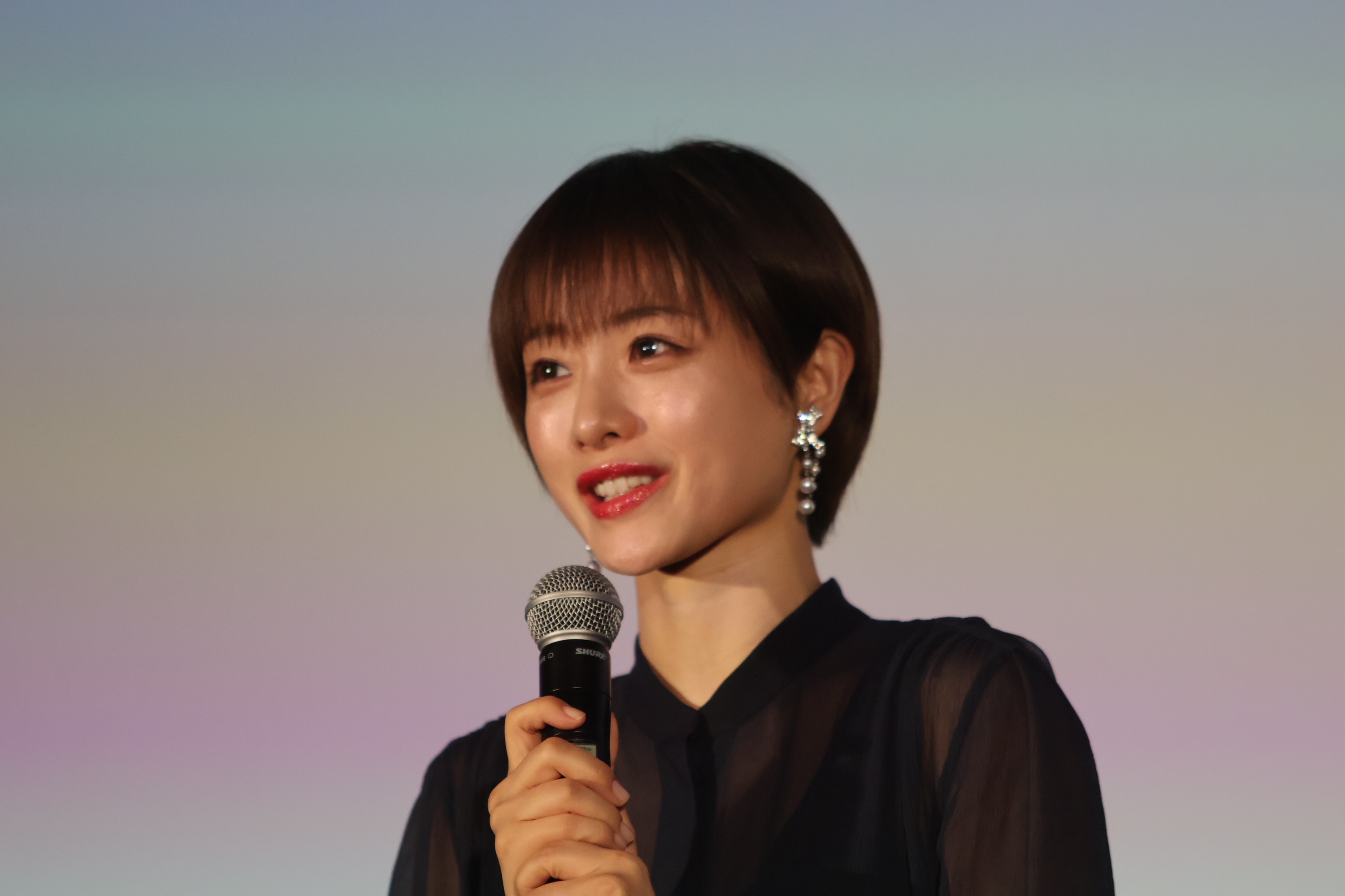 石原さとみ、映画館オープニング・テープカット &主演映画「ミッシング」舞台挨拶