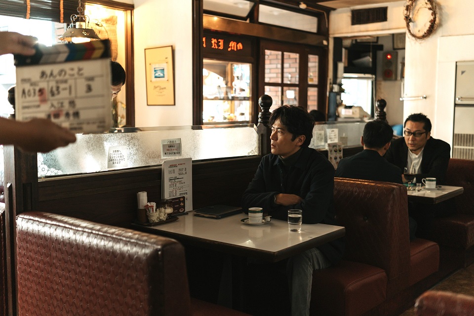 稲垣吾郎「あんのこと」ジャーナリスト役の新規場面写真＆メイキング写真解禁　「いまの社会にとって必要な映画」