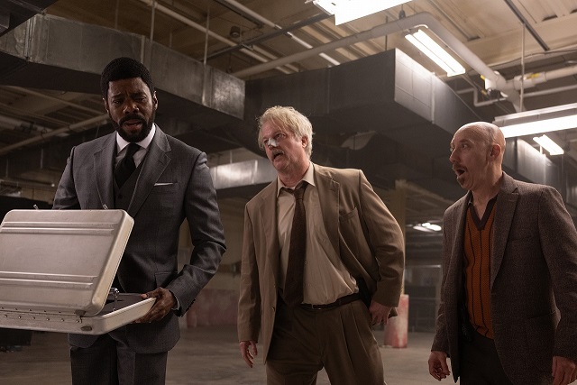 イーサン・コーエン監督最新作「ドライブアウェイ・ドールズ」 ラフ&スリリングな破天荒ガールズムービー