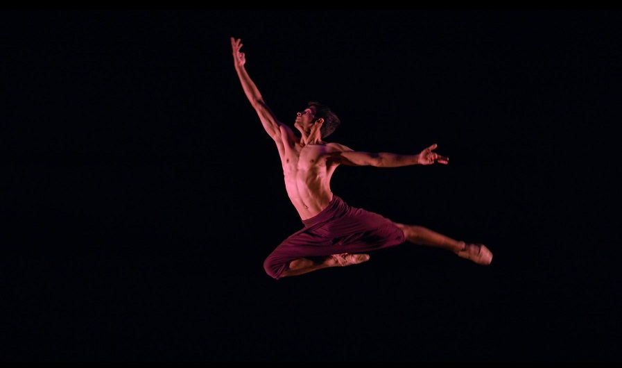 ドキュメント映画「コール・ミー・ダンサー」　バレエの虜になった遅咲きのダンサー、マニーシュの苦闘と奇跡