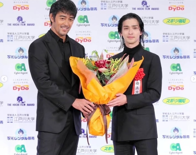 第49回報知映画賞　主演男優賞・横浜流星、阿部寛の巻物を公開