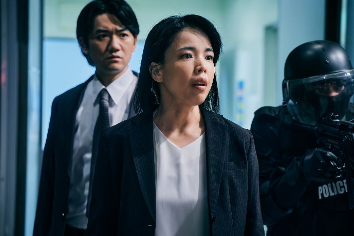 映画「ショウタイムセブン」　阿部寛VS爆破犯の極限交渉TVスポット映像&場面写真公開