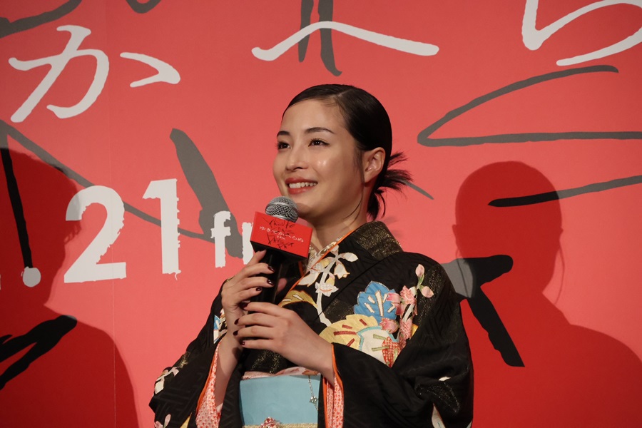 映画「ゆきてかへらぬ」完成披露舞台挨拶　広瀬すず、木戸大聖、岡田将生、根岸吉太郎監督登壇
