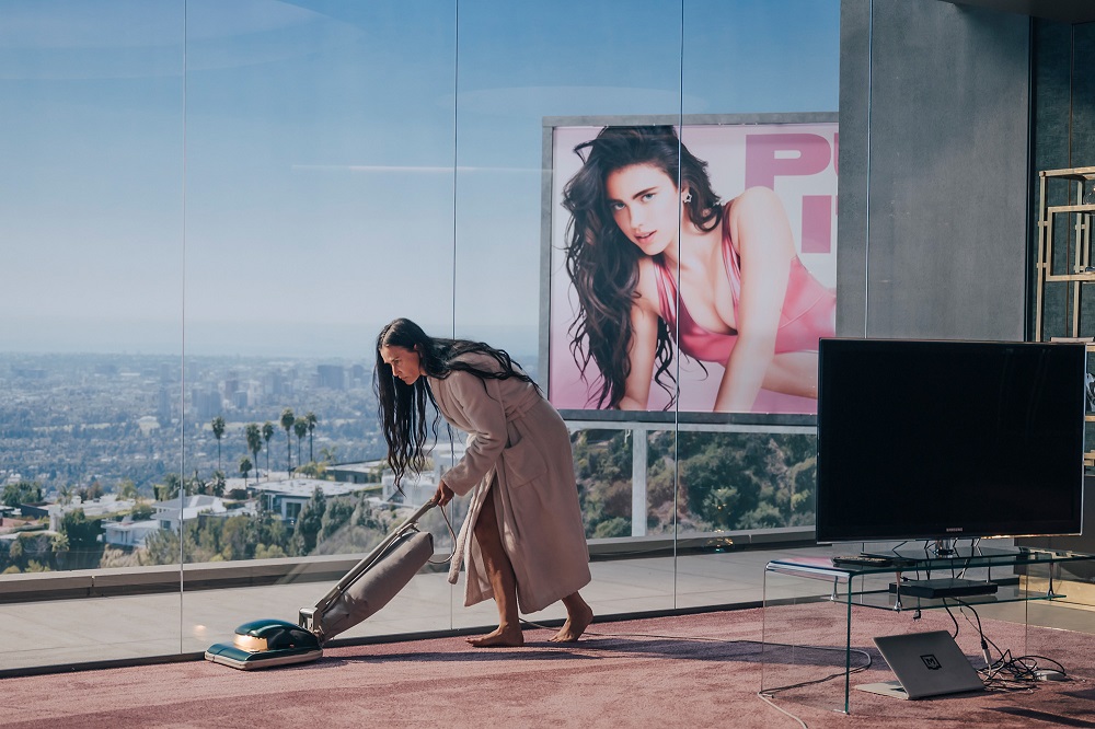 デミ・ムーア主演「サブスタンス」若さと美に執着する元人気スターの奇怪な運命
