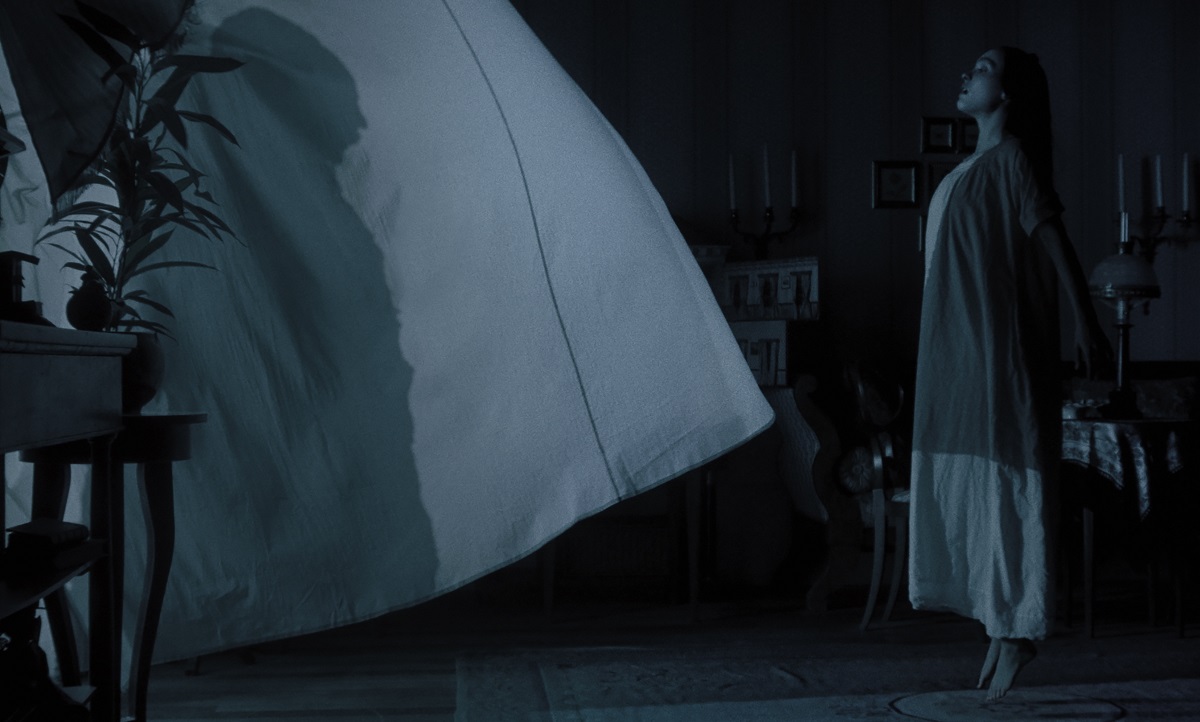 ”吸血鬼”映画「ノスフェラトゥ」 リリー=ローズ・デップが熱演のゴシック・ロマンスホラー