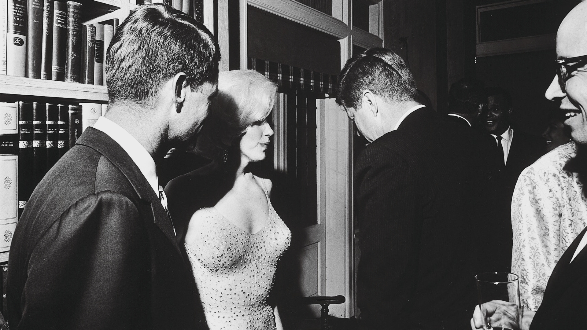 映画「マリリン・モンロー　私の愛しかた」　ケネディ大統領への誕生日ソング編　本編映像公開
