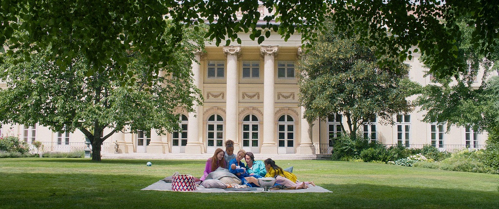 映画「我来たり、我見たり、我勝利せり」 趣味は”人間狩り”、“上級国民“の豪華すぎる邸宅が解禁