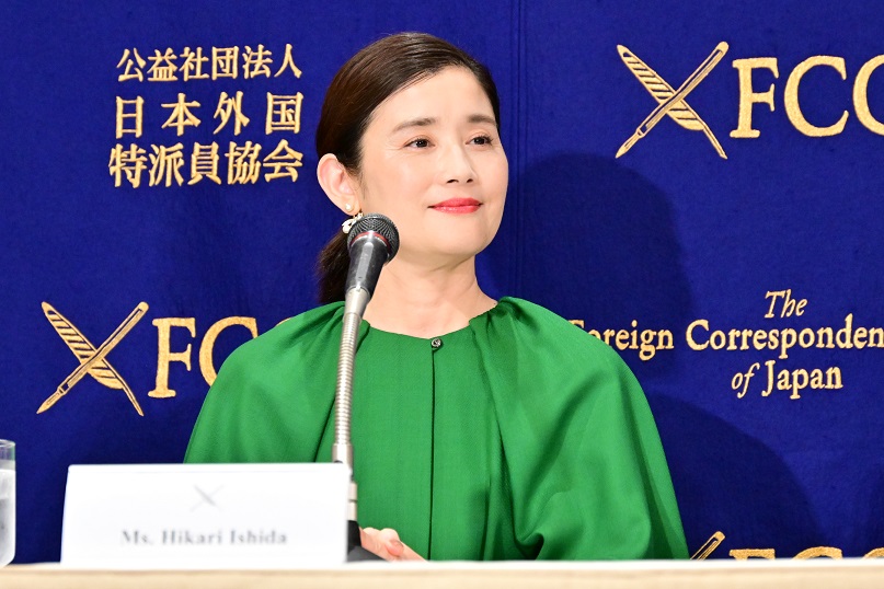 映画「ルノワール」監督・キャストが外国特派員協会で記者会見　主演の鈴木唯が英語で挨拶し馬の鳴きマネも披露