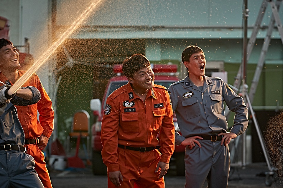 映画「消防士　2001年、闘いの真実」　新人消防士役チュウォン、クァク・キョンテ監督メッセージ動画公開