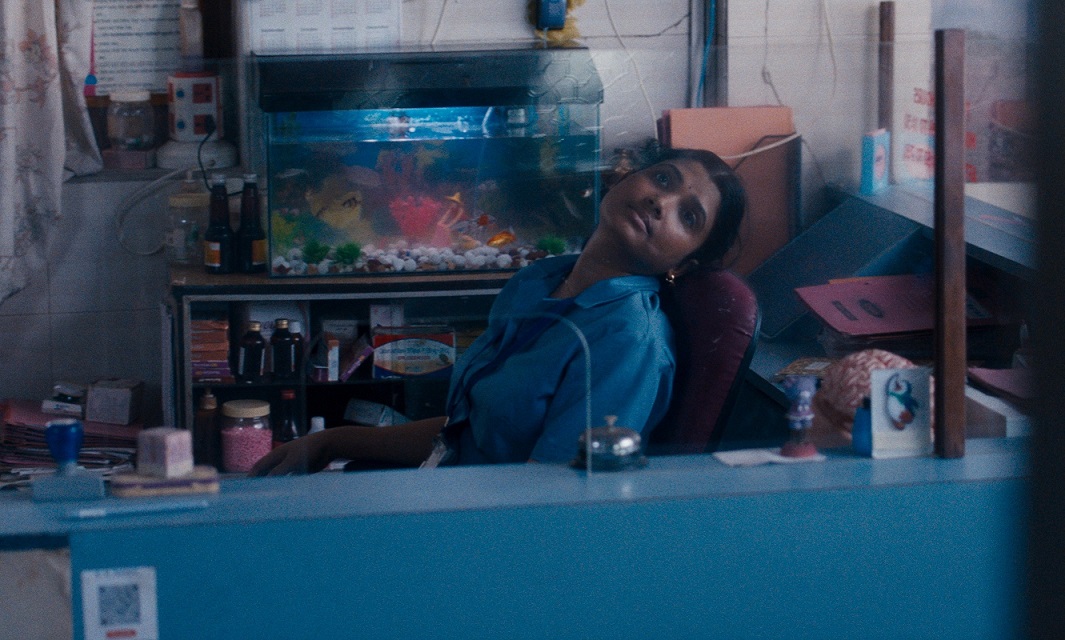 映画「私たちが光と想うすべて」ムンバイで働く看護師プラバとアヌの仕事・結婚・恋の悩みと2人の絆