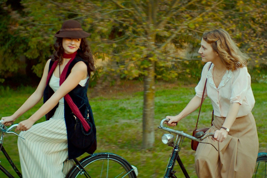 イタリア映画「美しい夏」 画家とモデルの間で揺れ動くお針子の鮮烈な青春
