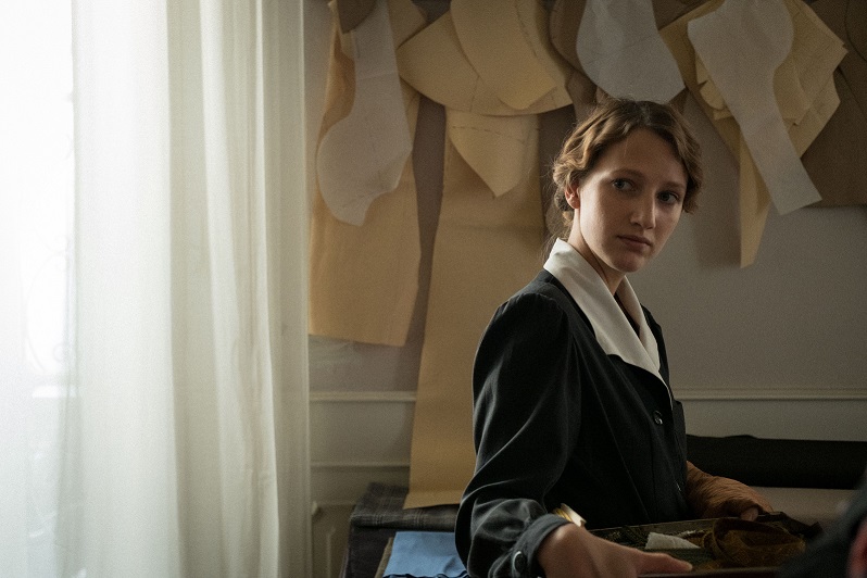 イタリア映画「美しい夏」 画家とモデルの間で揺れ動くお針子の鮮烈な青春
