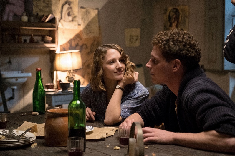 イタリア映画「美しい夏」 画家とモデルの間で揺れ動くお針子の鮮烈な青春
