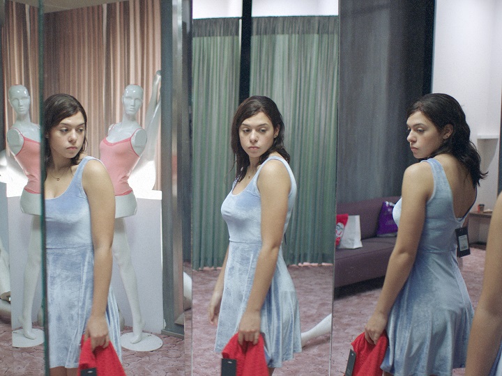 「テイク・ミー・サムウェア・ナイス」オランダからボスニアへ アルマの自分探しの旅