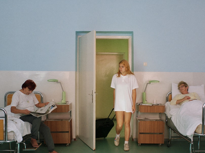 「テイク・ミー・サムウェア・ナイス」オランダからボスニアへ アルマの自分探しの旅