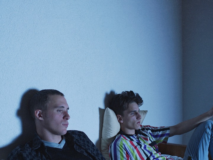 「テイク・ミー・サムウェア・ナイス」オランダからボスニアへ アルマの自分探しの旅