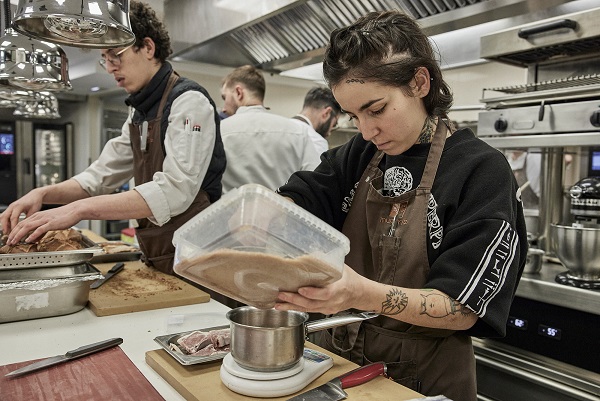 ドキュメンタリ-映画「ムガリッツ」 ”異端の名店”の異次元の独創的料理の舞台裏