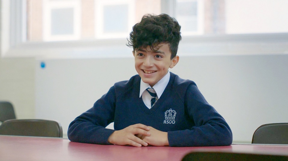 「ぼくの名前はラワン」ろう者の少年が手話を習得し成長していく姿を描く感動のドキュメンタリー