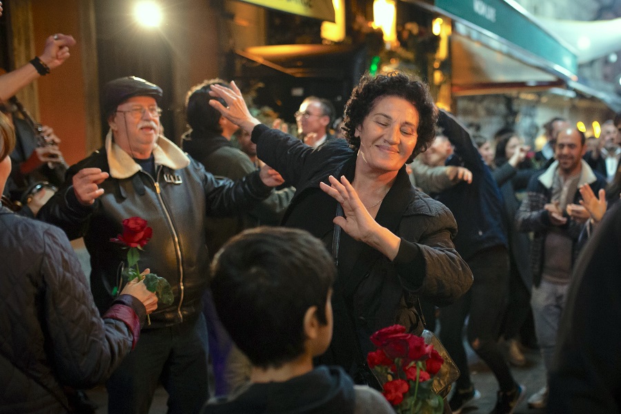 「CROSSING 心の交差点」トランスジェンダーの姪を探してジョージアからトルコに旅する女性と青年のロードムービー