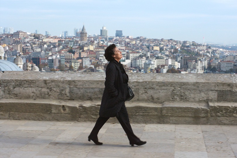 「CROSSING 心の交差点」トランスジェンダーの姪を探してジョージアからトルコに旅する女性と青年のロードムービー