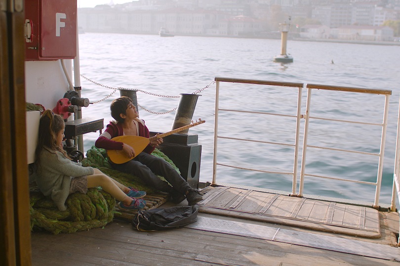 「CROSSING 心の交差点」トランスジェンダーの姪を探してジョージアからトルコに旅する女性と青年のロードムービー