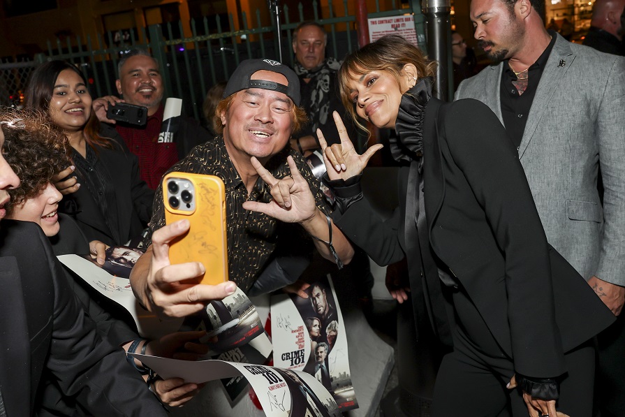 「クライム101」LAワールドプレミア　クリス・ヘムズワース、ハル・ベリー、バート・レイトン監督登壇　マット・デイモン、ベン・アフレックも登場