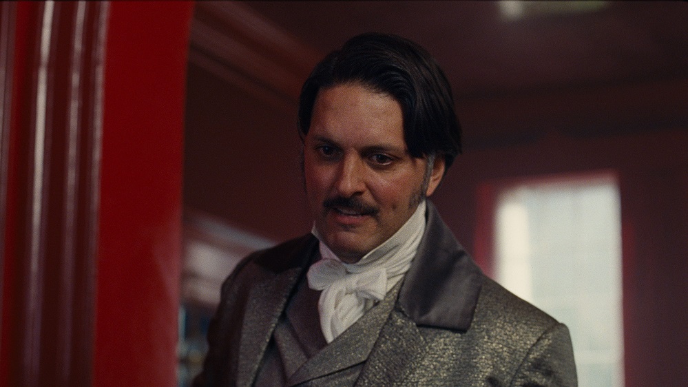 「嵐が丘」マーゴット・ロビーとジェイコブ・エロルディが世紀のラブストーリーを熱演
　