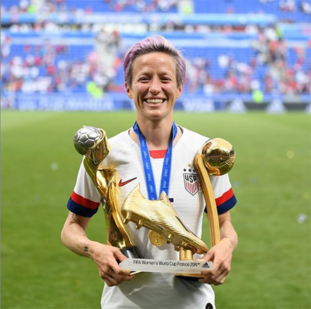 ミーガン・ラピノ―がニプシー・ハッスルのラップでW杯女子サッカー優勝を祝う