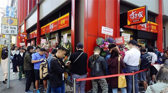 香港にすき家がオープンして長蛇の列の意外な理由　周庭氏が指摘