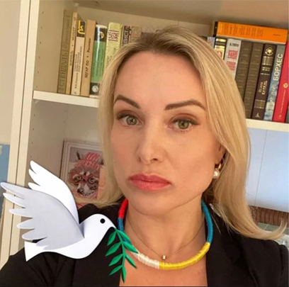 ロシア国営TVで反戦訴えた女性が罰金３万円で釈放「14時間以上拘束され、弁護士に相談することも許されなかった」 
