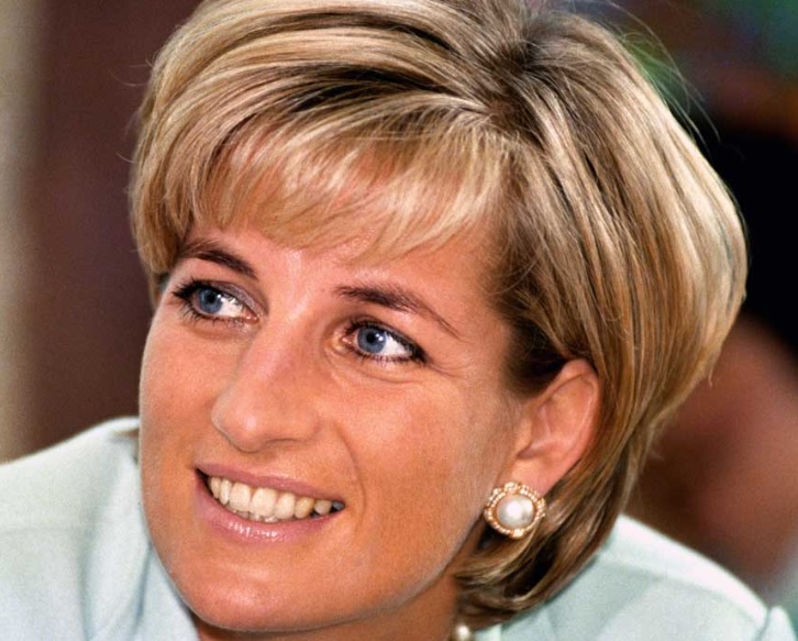 ダイアナ元妃の愛車が１億円超で落札　オークションで「激しい入札合戦」
